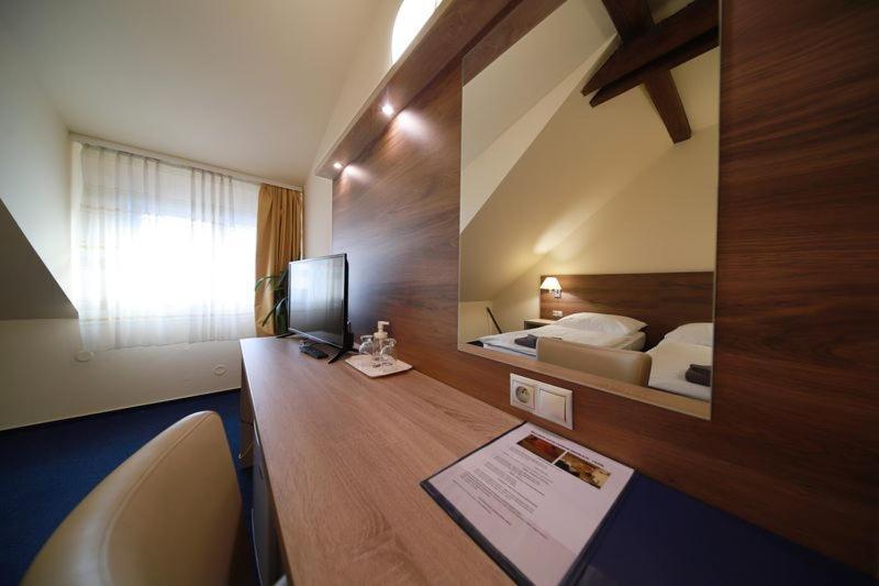 Pension Harmonie Kolín Extérieur photo