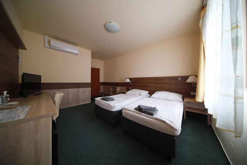 Pension Harmonie Kolín Extérieur photo